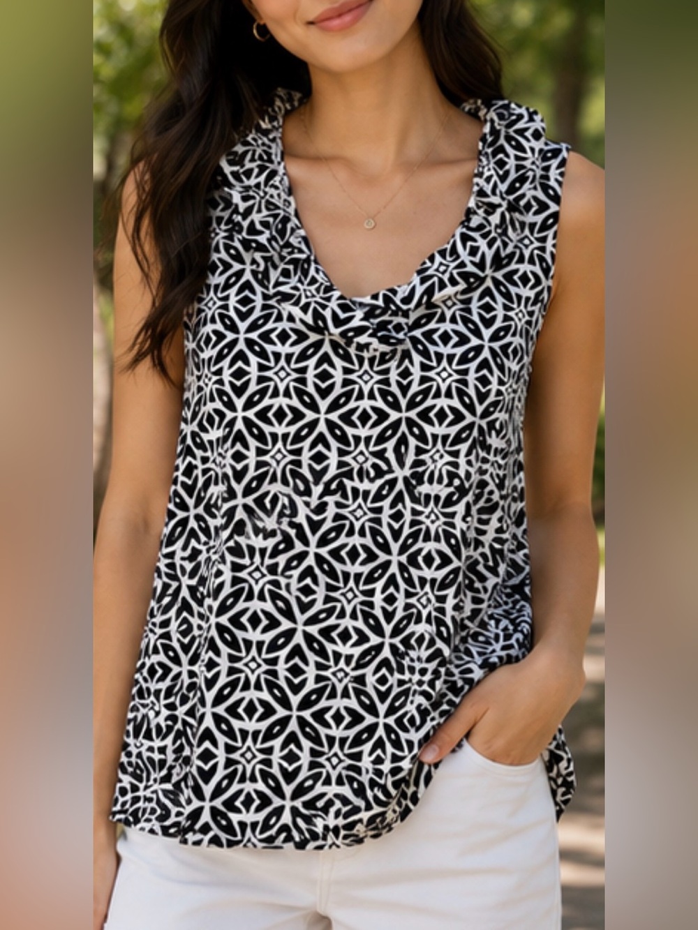 Lulu-B Black & White Sleeveless Ruffled Neck Tank Stretch Performance Sz Medium
